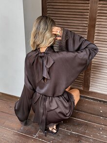 Serisse فستان قصير عصري للنساء بلون موحد وياقة واقفة وأكمام دانتيل بتصميم مرقع - بني - مشاهدة 2