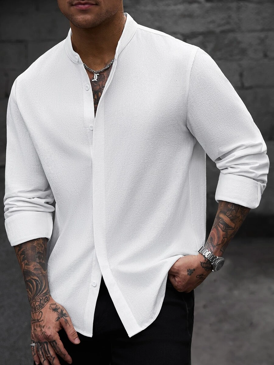 Manfinity CasualCool 男士純棉立領隱扣紋理襯衫 極簡日系休閒白色長袖襯衫 適合商務與日常穿著 - 白色 - 查看 1