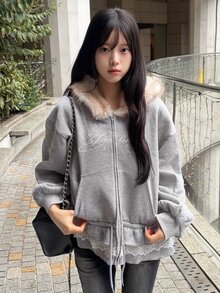 FRIFUL 女款毛絨拼接字母圖案休閒Y2K日常運動衫校園灰色秋季連帽衫 - 灰色 - 查看 6