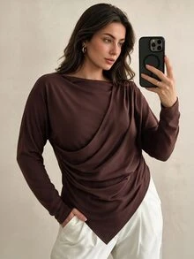 Elegantrix ملابس علوية نسائية مقاس كبير بطبقتين 2 في 1 بأكمام طويلة، تصميم ياقة مائلة غير متماثلة مع طيات، حافة غير متماثلة، كنزة محبوكة أنيقة - قهوة بني - مشاهدة 4