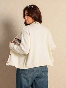 Elaquor Áo cardigan nữ size lớn thu đông họa tiết Fair Isle, cổ bẻ, cài nút đơn - Màu be - Xem 2