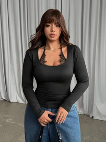 GalTyme Áo thun nữ size lớn màu trơn phối ren cổ yếm - màu đen - Xem 5