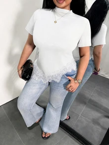 Firerie 女款極簡優雅休閒度假通勤修身T恤上衣，黑色短袖收腰不對稱下擺蕾絲飾邊 - 白色 - 查看 6