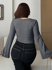 Dazy Plus Áo thun nữ ôm sát gân màu trơn gợi cảm phong cách casual cho hot girl, mẫu mới xuân thu, màu xám, phù hợp hẹn hò và sinh nhật - Màu xám đen - Xem 3