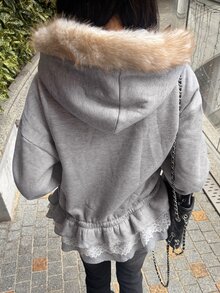FRIFUL 女款毛絨拼接字母圖案休閒Y2K日常運動衫校園灰色秋季連帽衫 - 灰色 - 查看 3