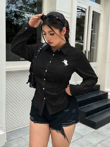 SHEIN EZwear 大尺碼女款白色秋季基礎休閒校園開學刺繡馬飾長袖鈕扣襯衫，修身專業職場上衣 - 黑色 - 查看 3