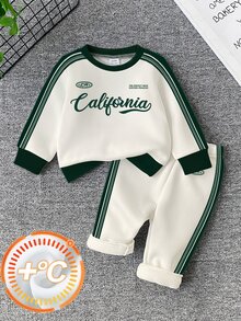 SHEIN Souflis 2件組幼兒男童運動衫慢跑褲套裝，學院風米色與綠色字母印花條紋，長袖圓領加厚抓絨，適合戶外秋季假期舒適慢跑運動 - 墨綠色 - 查看 1
