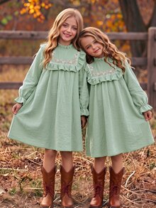SHEIN Vintaside Kids 青少年女孩棕色溫柔風簡約花卉印花長袖套頭洋裝，寬鬆版型，優雅大方，適合外出與購物 - 綠色 - 查看 3