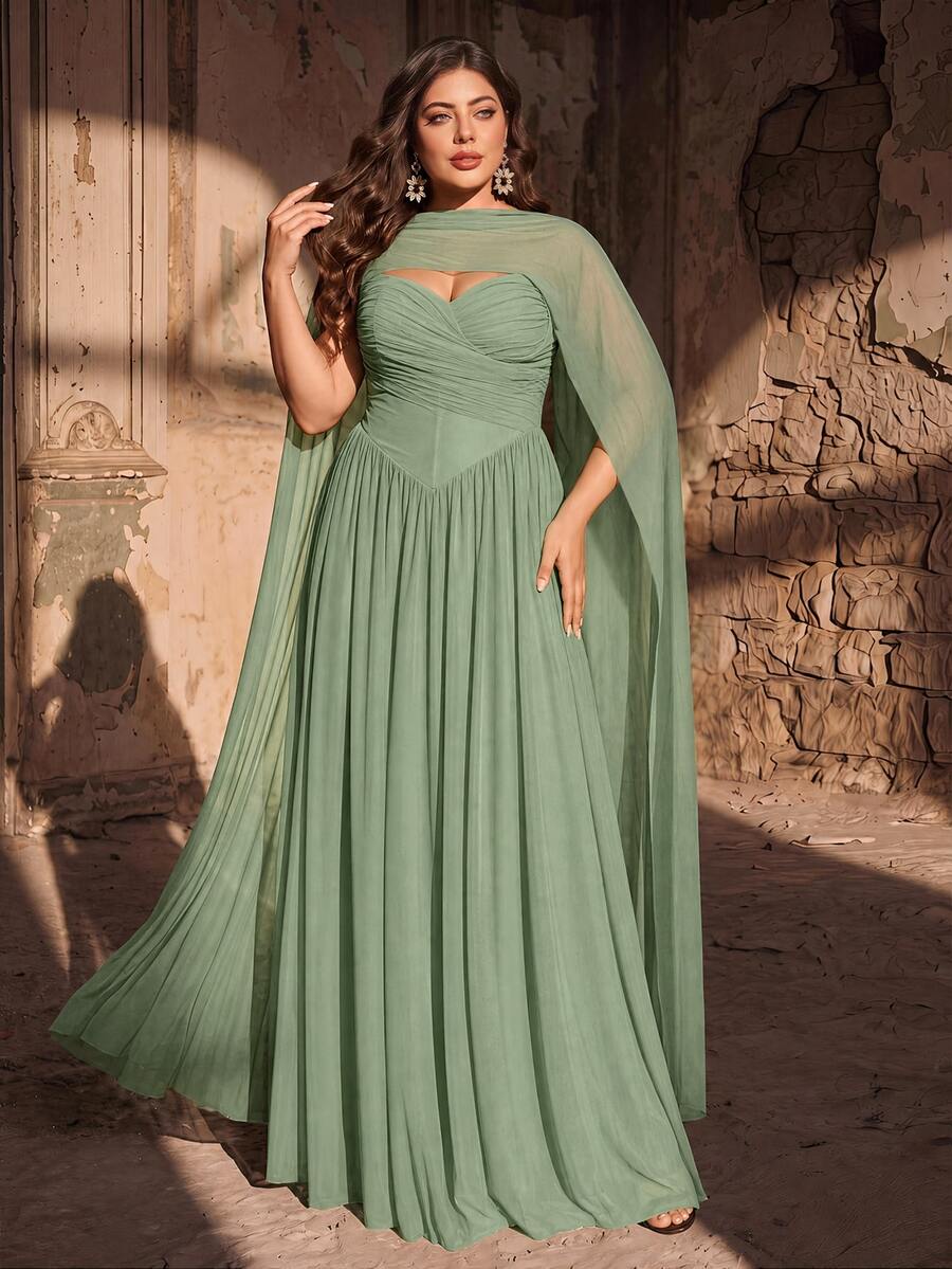 Aureia Gaun Malam Ukuran Besar Elegan Romantis Warna Hijau dengan Leher Bentuk Hati, Lengan Asimetris, Detail Kerut di Dada dan Pinggang, Belahan Tinggi, Potongan A-Line, dan Ekor Gaun dengan Hiasan Berat (Desain Hiasan Berat) - Hijau - View 1