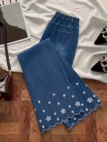 GlowEve CURVE Plus Size Women's Floral Embroidered Elastic Waist All-Season Casual Straight Leg Jeans - Dark Wash - View 2