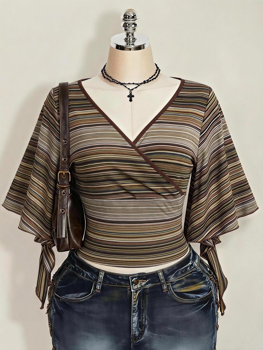 SHEIN ICON 大尺碼性感條紋T恤,適合夜店派對或約會;復古優雅V領荷葉袖修身Y2K風格大尺碼T恤 - 彩色 - 查看 1