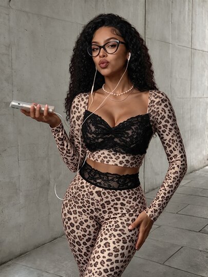 SHEIN VaVaLuxe Setelan 2 Potong Atasan Lengan Pendek dan Celana Panjang Motif Leopard dengan Patchwork Renda untuk Wanita