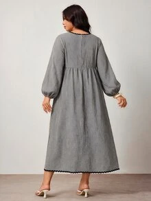 Enliva Plus-Size Women's Long-Sleeved Plaid Midi Dress, Black And White Color Scheme Apple,Rounded Body - Black and White - View 2