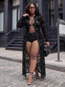 Slaydiva ملابس علوية نسائية بمقاس كبير بطبعة زهرية وربطة أمامية وأكمام طويلة - الأسود - مشاهدة 5