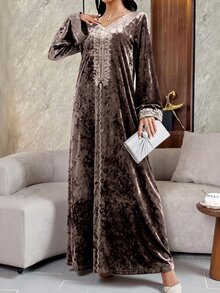 Al Najma 女款天鵝絨刺繡領阿拉伯式禮服 秋季正式款 家庭洗禮賓客婚禮穿著 棕色 莊重現代優雅 秋冬款 - 咖啡棕 - 查看 5