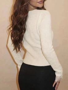 NostaNoir 女款蕾絲拼接V領休閒日常針織上衣 - 杏色 - 查看 2