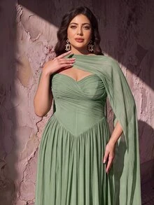 Aureia Gaun Malam Ukuran Besar Elegan Romantis Warna Hijau dengan Leher Bentuk Hati, Lengan Asimetris, Detail Kerut di Dada dan Pinggang, Belahan Tinggi, Potongan A-Line, dan Ekor Gaun dengan Hiasan Berat (Desain Hiasan Berat) - Hijau - View 8