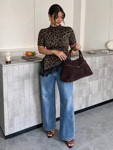 Firerie 女款極簡優雅休閒修身 T-shirt 上衣，復古豹紋印花，收腰設計，不對稱下擺配蕾絲飾邊 - 彩色 - 查看 5