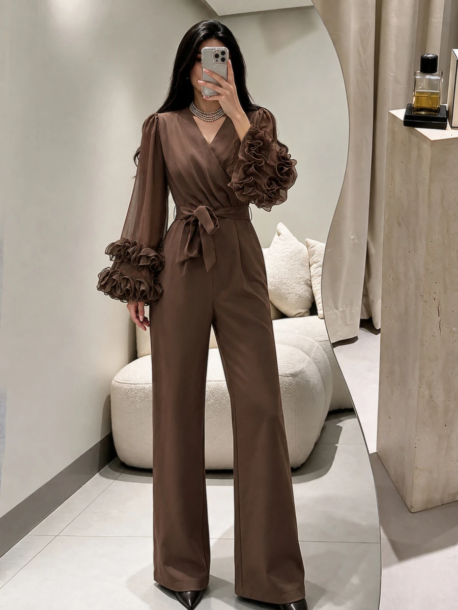 Modelyn 秋冬優雅時尚女款V領交叉荷葉邊長袖連身褲,附蝴蝶結腰帶與垂墜寬腿褲 - 咖啡棕 - 查看 1