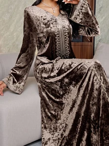 Al Najma 女款天鵝絨刺繡領阿拉伯式禮服 秋季正式款 家庭洗禮賓客婚禮穿著 棕色 莊重現代優雅 秋冬款 - 咖啡棕 - 查看 6