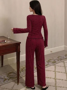 DAZY 2件組女款蝴蝶結印花方領修身長袖T恤與直筒長睡褲睡衣套裝 - 酒紅色 - 查看 2
