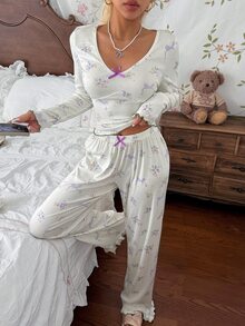 CottageSlumber طقم بيجامة نسائي بطبعة زهور رومانسية وفيونكة وأكمام طويلة وبنطلون طويل - أبيض - مشاهدة 1