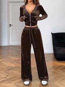 SHEIN EZwear 女款黑色天鵝絨水鑽裝飾連帽拉鍊上衣與口袋長褲休閒運動套裝，夏季穿搭，度假海灘風 - 棕色 - 查看 2