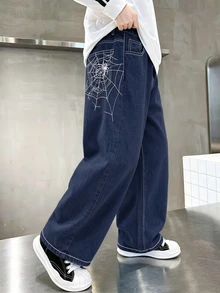 SHEIN 男孩牛仔長褲 夏季柔軟棉質 可愛彈性腰帶 後方蜘蛛網刺繡 寬鬆直筒版型 黑白配色 萬聖節 - 深色水洗藍 - 查看 3
