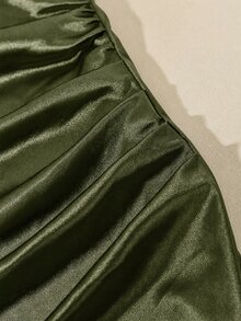 GlowEve 女款黑色緞面細肩帶迷你洋裝，蕾絲飾邊，抓皺腰部，修身剪裁，優雅派對夜店穿搭 - 軍綠色 - 查看 6