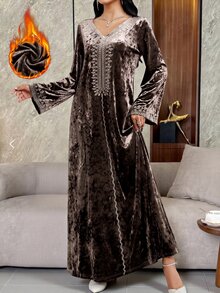 Al Najma 女款天鵝絨刺繡領阿拉伯式禮服 秋季正式款 家庭洗禮賓客婚禮穿著 棕色 莊重現代優雅 秋冬款 - 咖啡棕 - 查看 2