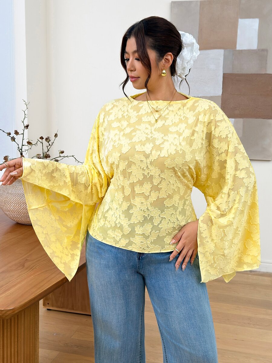 SHEIN Frenchy Kaos Elegan Ukuran Besar, Kain Jacquard Bertekstur dengan Lengan Lonceng Lebar - Kuning - View 1
