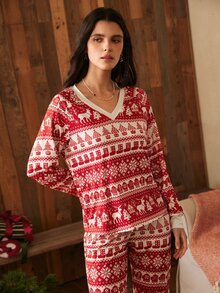 Lullawish Set Piyama Wanita Atasan Lengan Panjang Berkerah V dengan Trim Kontras Motif Natal & Celana Panjang yang Serasi - Merah - View 3