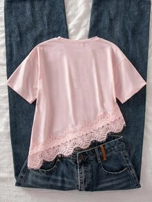 SHEIN 少女 1件甜美 Coquette 風格仿珠飾蝴蝶花卉印花不對稱蕾絲飾邊圓領短袖圖案 T-shirt 上衣 - 粉色 - 查看 2