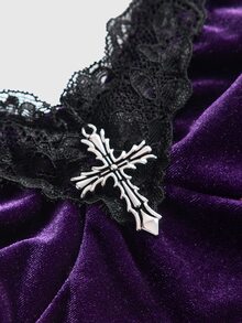 ROMWE Goth 女款哥德風性感天鵝絨短版背心，蕾絲飾邊與金屬十字細節 - 紫色 - 查看 3