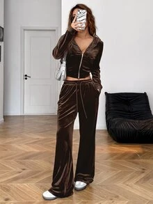 SHEIN EZwear 女款黑色天鵝絨水鑽裝飾連帽拉鍊上衣與口袋長褲休閒運動套裝，夏季穿搭，度假海灘風 - 棕色 - 查看 5