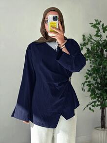 Solavon Plus Size Minimalist Metal Buckle Ruched Asymmetrical Hem Shirt - Navy Blue - View 3