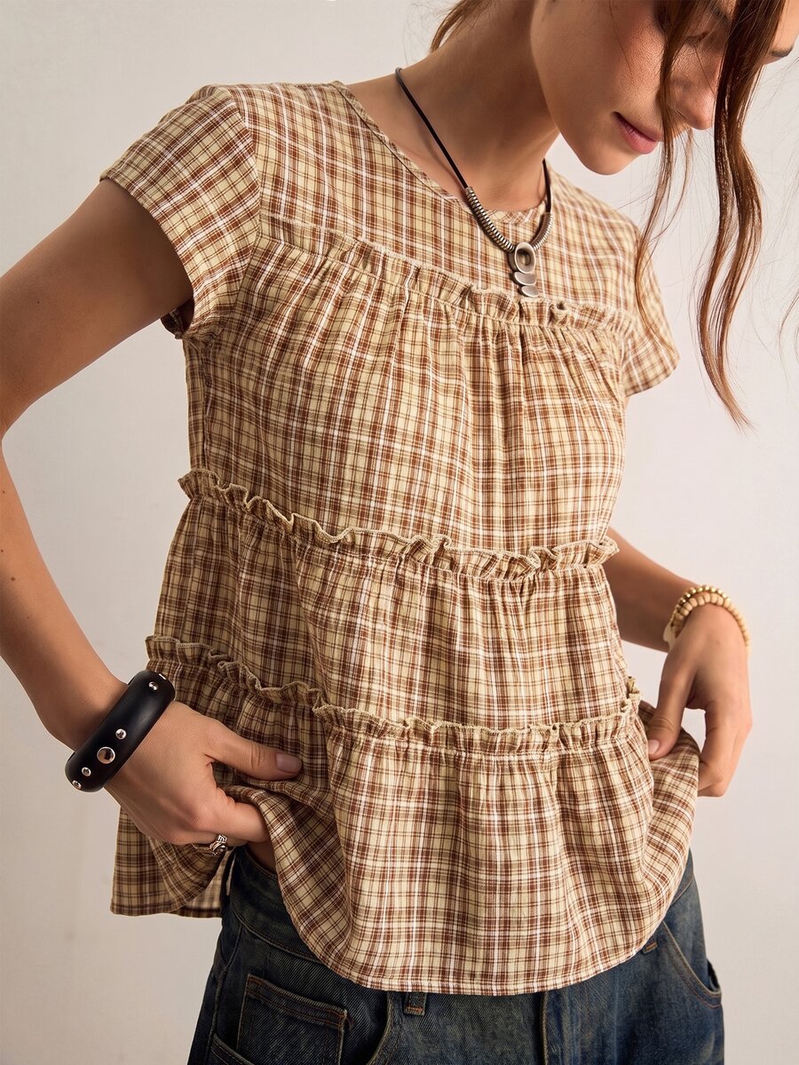 Freevana 女款圓領短袖荷葉邊休閒襯衫 藍色格紋 夏季 開學季 野餐早午餐穿搭 - 棕色 - 查看 1