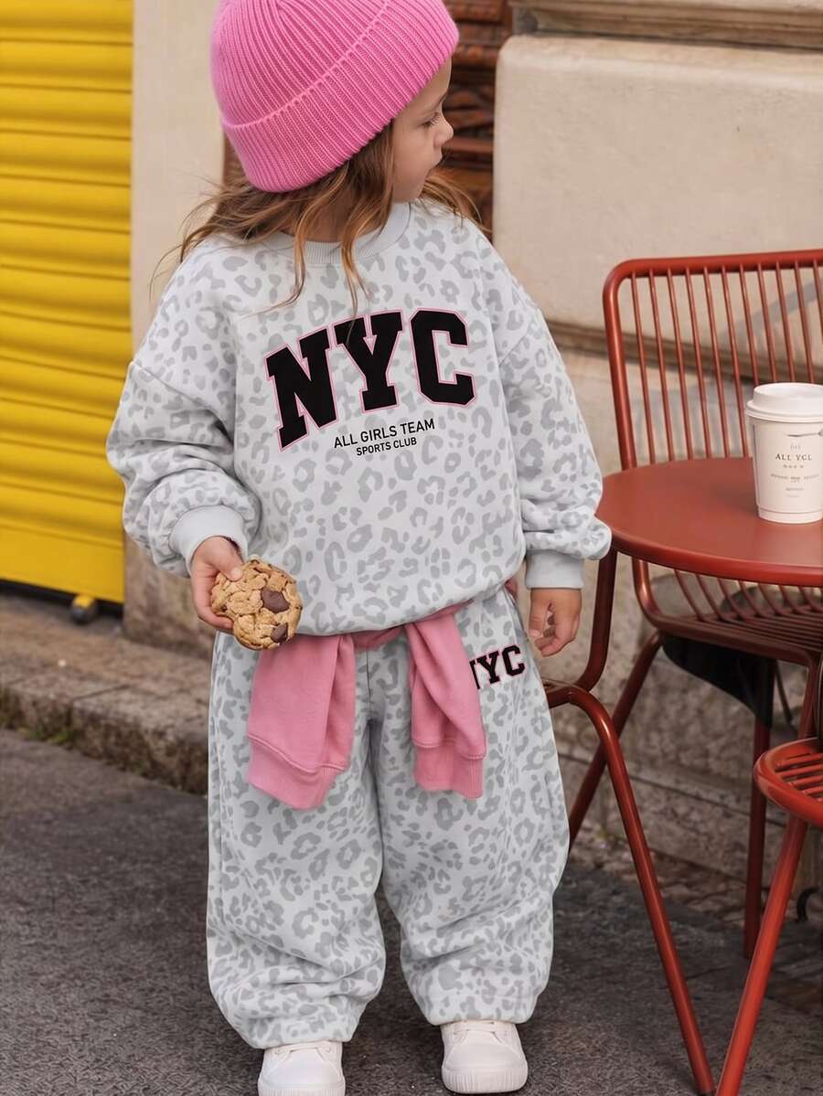 甜酷黑灰粉配色時尚豹紋運動對比色字母NYC圖案女嬰休閒套裝，柔軟舒適寬鬆圓領套頭衛衣搭配寬腿長褲，適合秋冬日常、運動、街頭穿搭，甜酷慵懶隨性美式高街開學季風格 - 彩色 - 查看 1