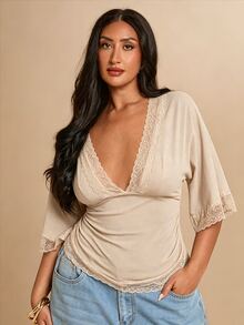 SHEIN BAE CURVE 大尺碼女款黑色蕾絲拼接約會之夜晚裝上衣，優雅性感V領細肩帶背心，適用節慶、婚禮、畢業典禮、休閒、Y2K、職場秋季 - 杏色 - 查看 8