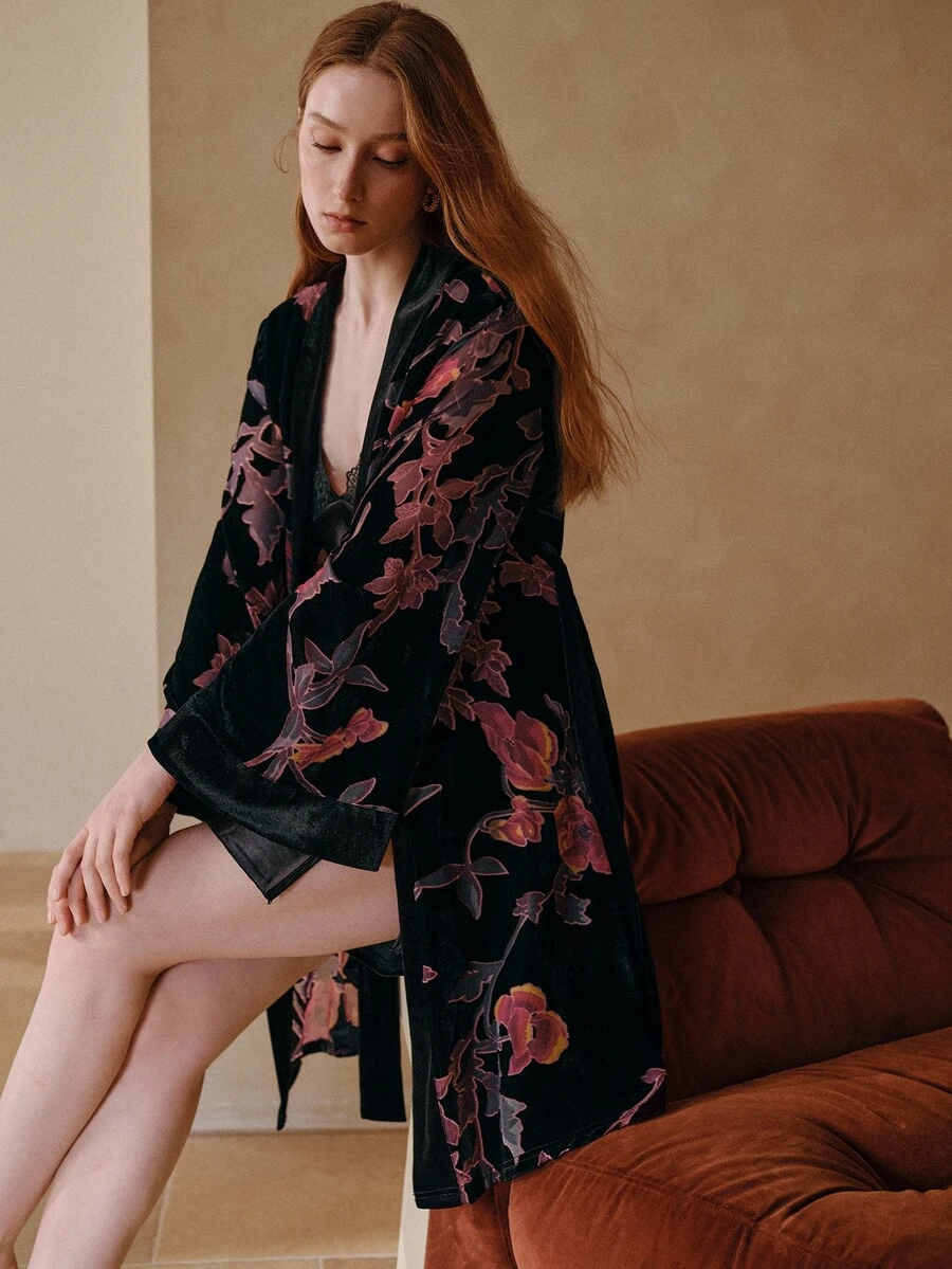 MOTF PREMIUM WOMEN'S LARGE FLORAL PRINT LONG SLEEVE WAIST TIE COMFORTABLE ROBE - Black - View 1