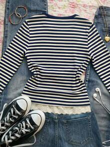 DAZY Women's Striped V-Neck Contrast Lace Hem Casual T-Shirt - Navy Blue - View 2