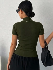 DAZY 女款素色休閒高領修身短袖T恤 - 軍綠色 - 查看 6