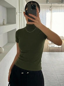 DAZY 女款素色休閒高領修身短袖T恤 - 軍綠色 - 查看 7