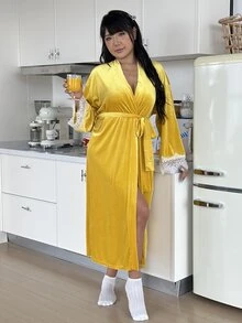 ZzzCrew Solid Color Velvet Contrast Trim Long Sleeve Plus Size Robe - Yellow - View 5