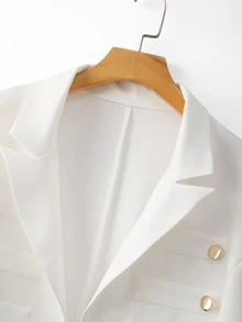 GlowEve CURVE Blazer Pendek Wanita Ukuran Besar Warna Beige dengan Kerah Ganda dan Kancing Emas, Elegan untuk Musim Semi/Gugur, Cocok untuk Perjalanan Kerja, Kencan, dan Pesta. - Putih - View 5