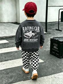 1套幼童美式復古風圓領運動衫套裝，背面做舊賽車印花，上衣搭配黑白棋盤格收口長褲，男童休閒2件套，適合日常上學、戶外出遊、街頭風，春秋新款兒童運動套裝，百搭嬰幼兒外穿服 - 彩色 - 查看 3