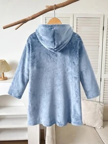 SHEIN بلوزة رياضية طويلة من الصوف الناعم للأطفال والفتيان المراهقين بنمط وحدة ألعاب، بغطاء رأس وأكمام طويلة وجيب كنغر، للخريف والشتاء - ازرق ضبابي - مشاهدة 2