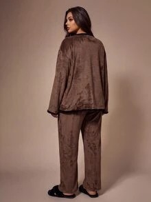 Lazeform Maillard Mocha Brown Flannel Pajamas For Women, Plus Size Slimming Minimalist Contrast Trim Design Long Sleeve Autumn/Winter Loungewear 2 Pieces Set, Suitable For Outdoor Wear - Mocha Brown - View 2