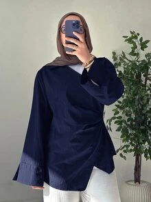 Solavon Plus Size Minimalist Metal Buckle Ruched Asymmetrical Hem Shirt - Navy Blue - View 4