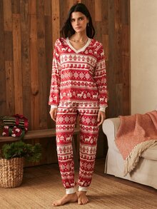 Lullawish Set Piyama Wanita Atasan Lengan Panjang Berkerah V dengan Trim Kontras Motif Natal & Celana Panjang yang Serasi - Merah - View 4